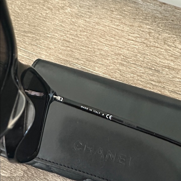 Chanel sunglasses 🕶️ polarized with case black style 5447a - Picture 5 of 9